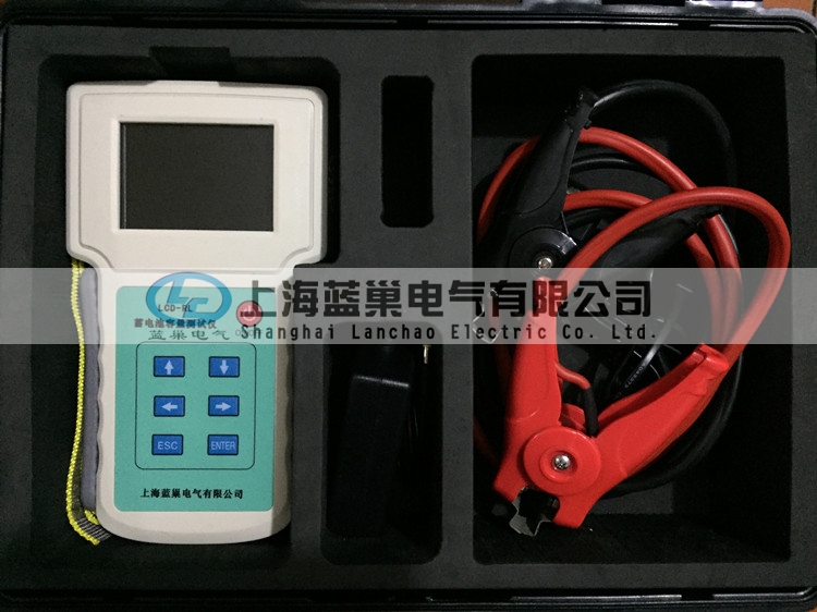 LCD-RL蓄電池容量測(cè)試儀，是快速準(zhǔn)確測(cè)量蓄電池健康狀態(tài)、荷電狀態(tài)以及連接電阻等參數(shù)的數(shù)字存儲(chǔ)式儀器。本儀表通過在線測(cè)試，能顯示并記錄單節(jié)及整組電池的電壓、內(nèi)阻、容量、溫度等重要參數(shù)，可自動(dòng)判別精確有效地挑出落后電池。